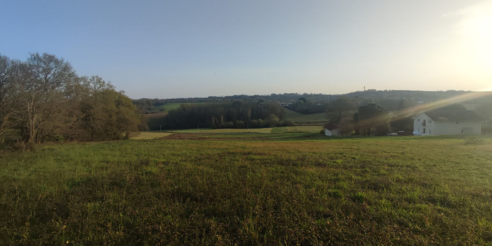 terrain à ST SEVER (40500)