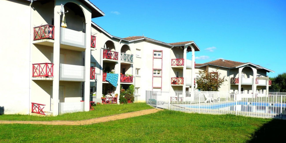 appartement à ST PIERRE DU MONT (40280)