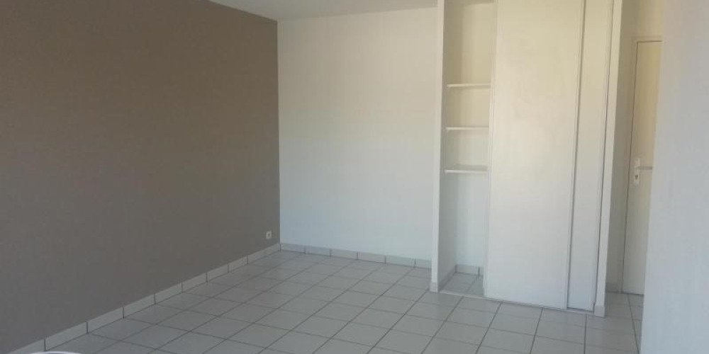 appartement à ST PIERRE DU MONT (40280)