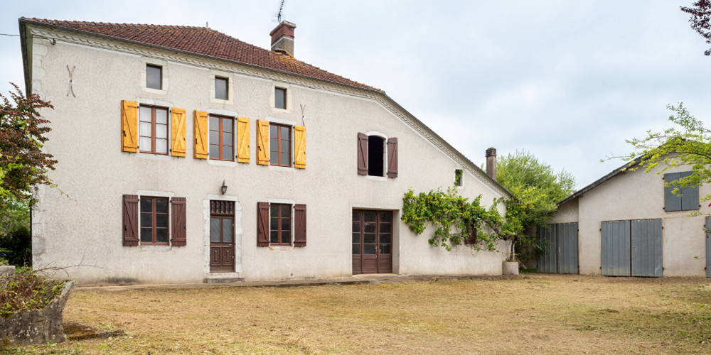 maison à AMOU (40330)